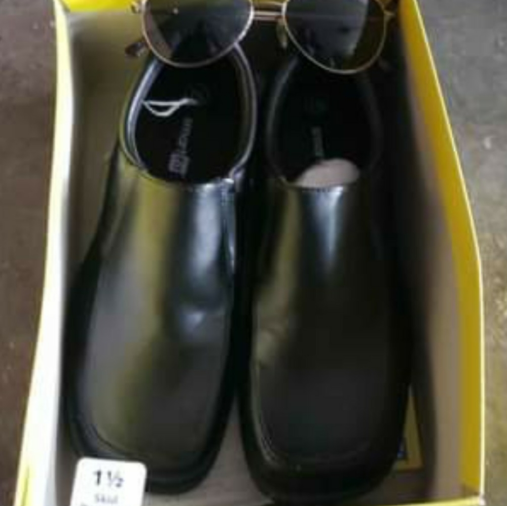 Black dress shoes